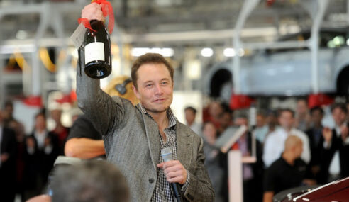 Tesla S Gets 2 Thumbs Up From Its Owners!