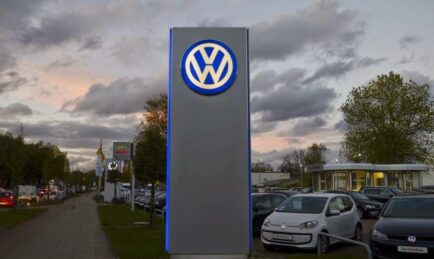 VW, Mercedes and BMW sign up longer deals in China