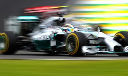 Rosberg holds off Hamilton for Brazil win