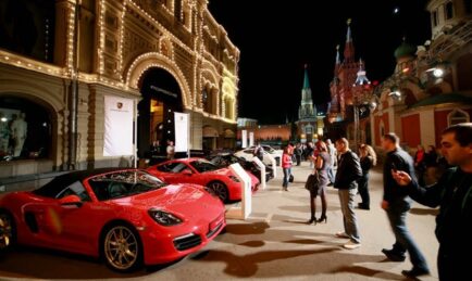 Automakers rethink Russia as ruble slides