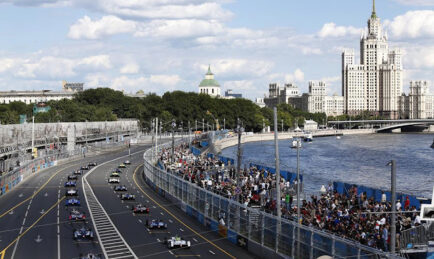 Piquet Jr extends lead in Moscow