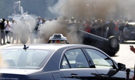 Violent protest over Uber erupts in Paris