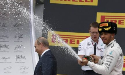 Third world title at hand for Hamilton