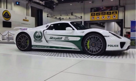 Dubai Police gets a Porsche 918 Spyder!