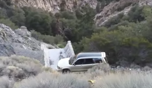 Terrifying Dashcam Footage – Car Goes Over Cliff