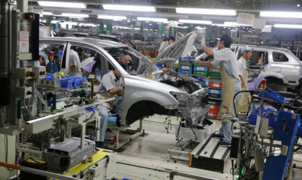 Quake shuts down Japan’s Auto Production