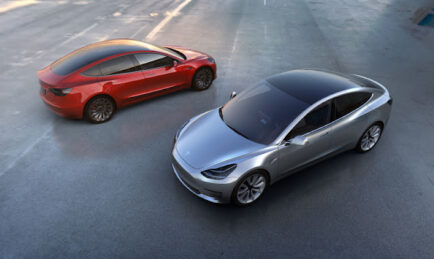 Pre-sales for Tesla 3 break records