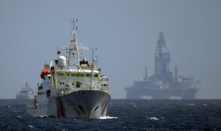 Vietnam wants Chinese Oil Rig to GET OUT