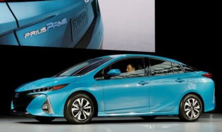 Toyota Warms to Li-ion batteries