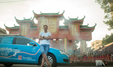 Dutchman drives an Electric Car Across the World
