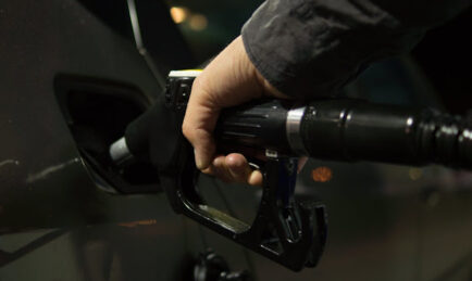 Malaysian Govt Seeking Solutions to Curb Fuel Price Rise