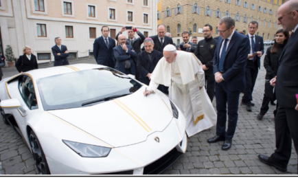 The Pope gets a Papal-themed Lamborghini Huracan