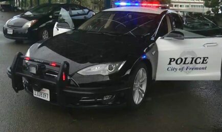 Tesla Cop Car Runs Out of Spark During High-Speed Chase