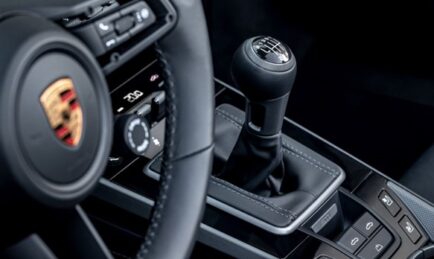 Great News – Porsche’s Manual Gearboxes Live On!