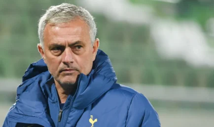 Jose Mourinho Pernah Sembunyi Dalam Bonet Kereta?