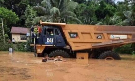 Bila Lori King Kong Keluar Bantu Mangsa Banjir