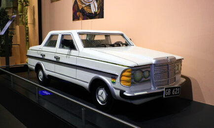 Kalau Dah Kaya, Keranda Pun Bentuk Kereta Mercedes Benz