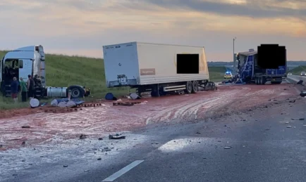 Jalan Bertukar Jadi Merah Sebab…Tomato?