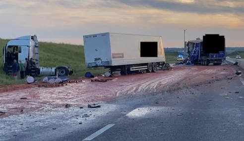 Jalan Bertukar Jadi Merah Sebab…Tomato?