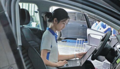 Chinese Teen Defies Gender Boundaries; Wins Car Repair Competition And Sets New Record