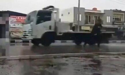 Demi Cabaran ‘Malaikat Maut’ Di TikTok, Remaja Digilis Lori