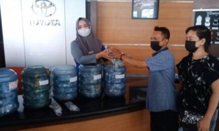 3 Tahun Menabung Syiling Sampai Boleh Beli Toyota Rush Secara Tunai