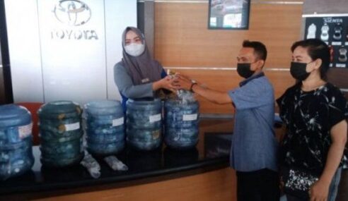 3 Tahun Menabung Syiling Sampai Boleh Beli Toyota Rush Secara Tunai
