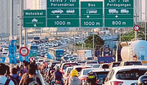 Ramai Pemandu Singapura ‘Lepas Gian’ Sejak Sempadan Dibuka