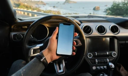 STUDY: iPhone Users Are Worse Drivers Than Android Users