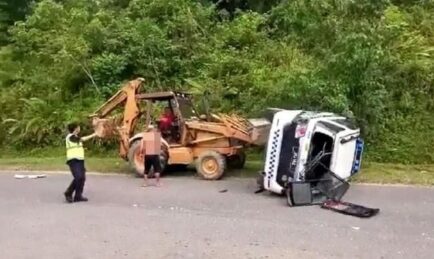 Bila Abang Jengkaut Naik Angin, Hancur Kenderaan JPJ Dikerjakan