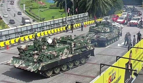 Patutlah Jalan Ke KL Sentral Jem. Rupanya Sebab Kereta Kebal