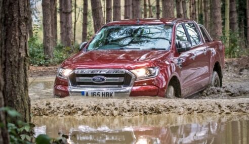 Jangan Main Redah Banjir. Bukan Semua Kereta Tinggi Mampu ‘Berenang’ Dengan Gah.