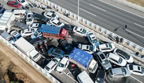 Over-200 Vehicle Pile-up on Bridge in Zhengzhou, China Leaves One Dead