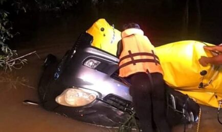 Banjir Johor: Mayat Wanita Dalam Perodua Myvi Ditemui