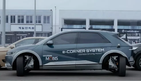 WATCH: Hyundai’s e-Corner System Parks Car at 90° Angle and Turn 180°