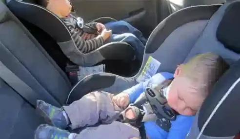 Wahai Mak Ayah. Jangan Tinggalkan Anak Dalam Kereta!