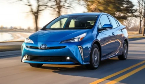 Hindi pa rin naniniwala ang Toyota na magiging popular ang mga Electric Cars—lubos na hindi