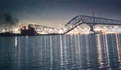 US Road Bridge Collapses after being hit by Singapore ship