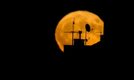 Audi and Vodaphone to Build Cell Phone Network on the Moon