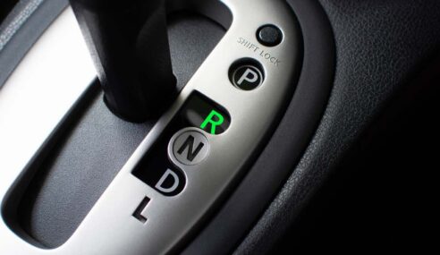 Should You Put Your Car In “P”, “N”, or “D” Mode While Stopped at a Traffic Light?