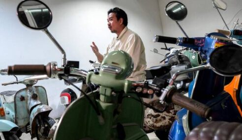 Indonesian Entrepreneur Turns Old Vespas Into Electric Bikes