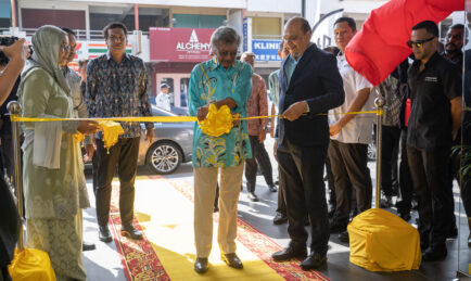 CST AUTO EV-HUB. PUSAT PAMERAN EV PERTAMA DI PERAK!