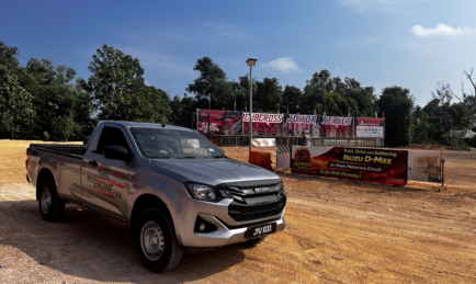 Isuzu D-Max X Jumbo Arena Satukan Komuniti Off-Road di Litar Motorcross Ayer Hitam