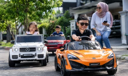 Lesen Belum Ada, Tapi Kereta Dah “Hypercar”: Ragam Mak-Mak Melayan Kereta Mainan Anak Zaman Sekarang